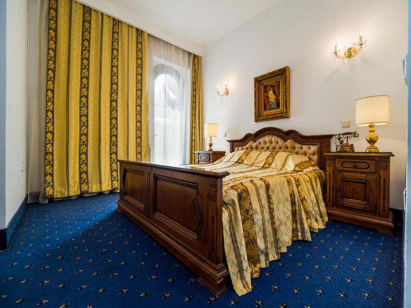 Hotel Carpati Imparatul Romanilor image