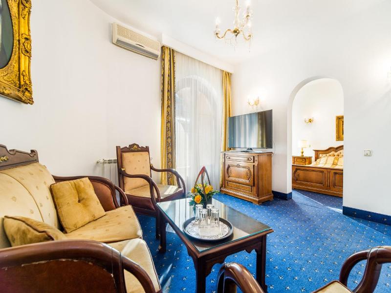 Hotel Carpati Imparatul Romanilor image