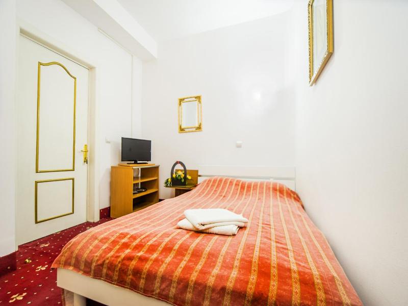 Hotel Carpati Imparatul Romanilor image
