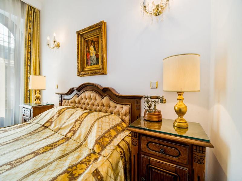 Hotel Carpati Imparatul Romanilor image