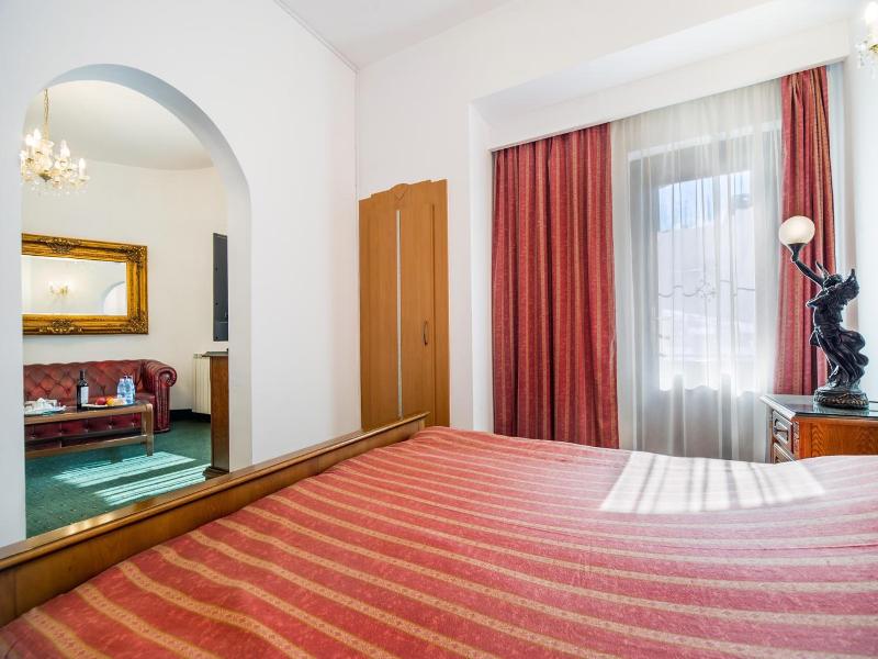 Hotel Carpati Imparatul Romanilor image