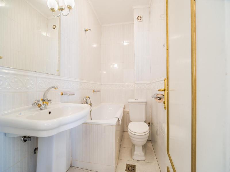 Hotel Carpati Imparatul Romanilor image