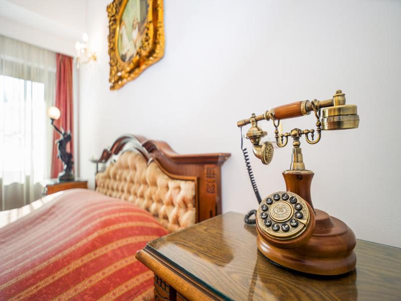 Hotel Carpati Imparatul Romanilor image