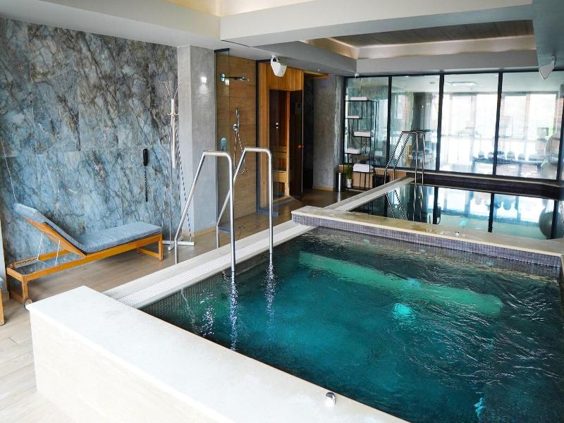 Aniroc Signature Hotel