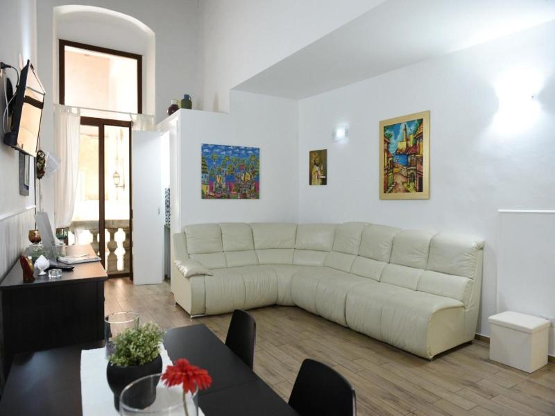 Sisters Residence image