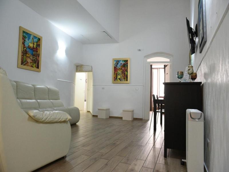 Sisters Residence image