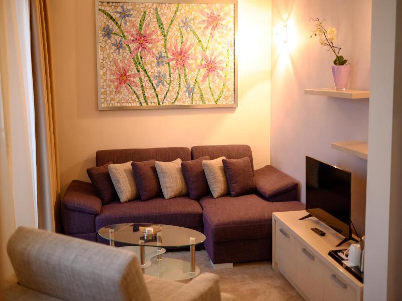 Hotel Tami Residence image