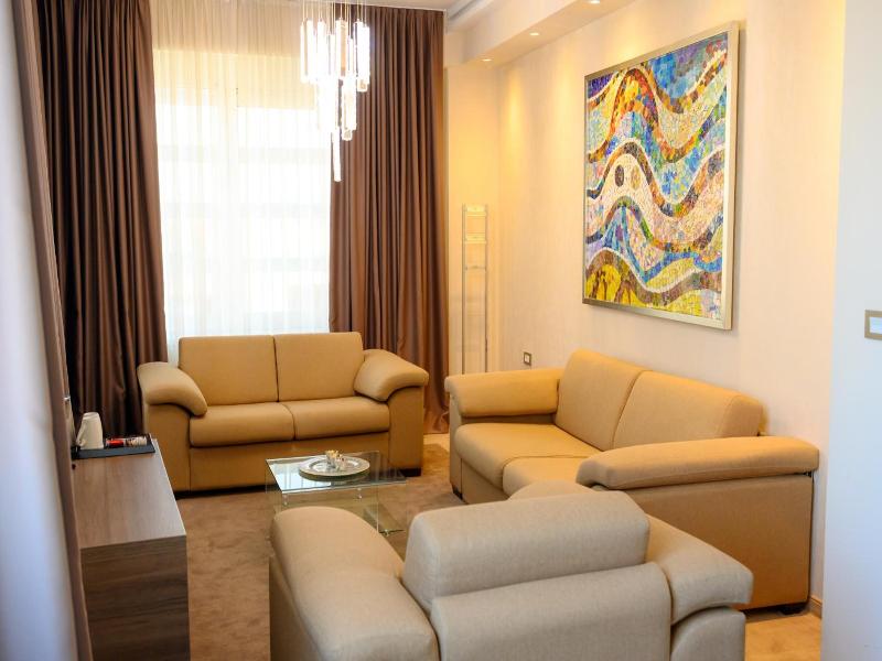 Hotel Tami Residence image