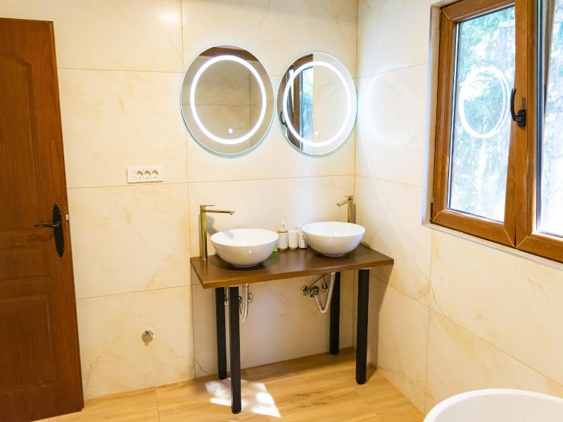 Hotel Spa Tino Sveti Stefan image