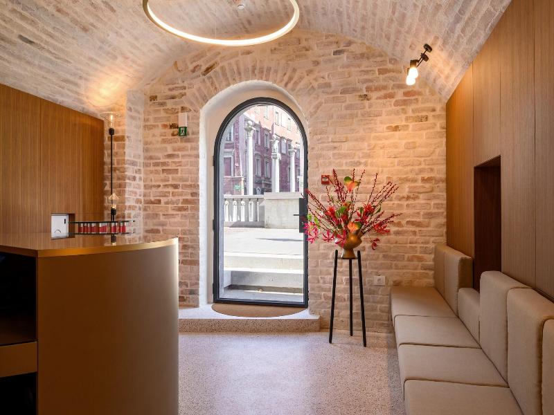 Zlata Ladjica Boutique Hotel image
