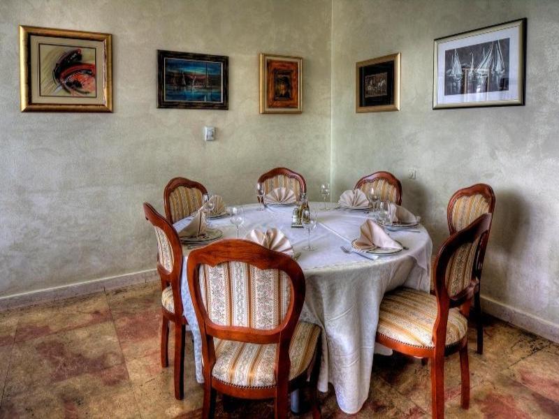 Hotel Consul image
