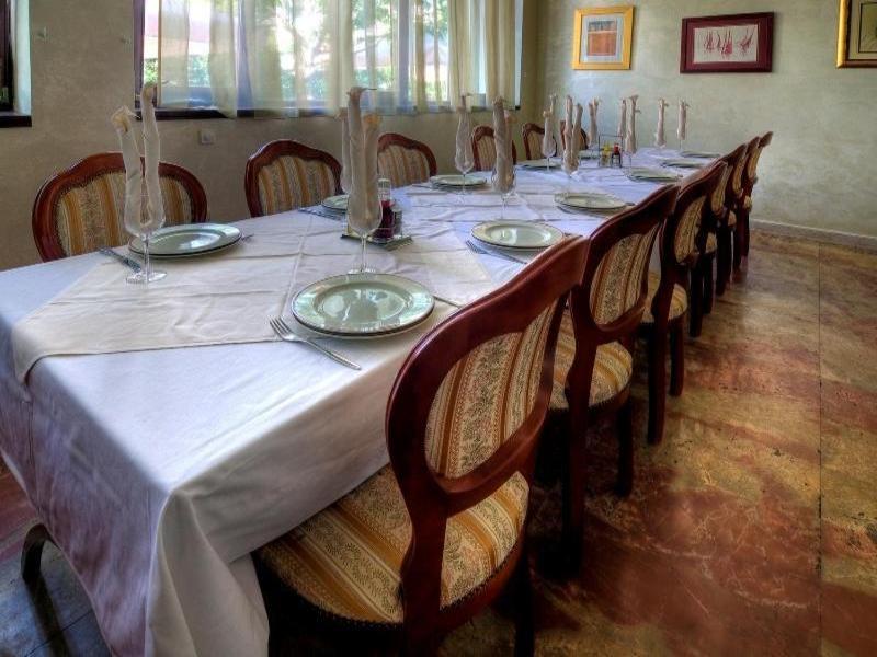 Hotel Consul image