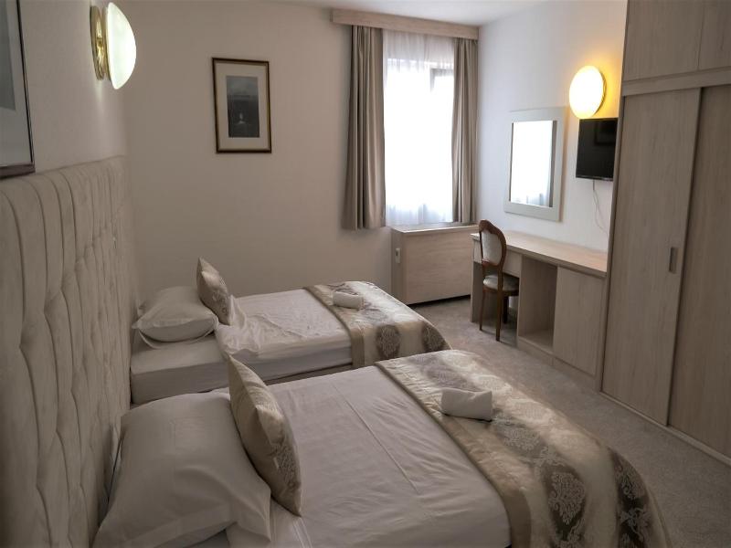 Hotel Consul image