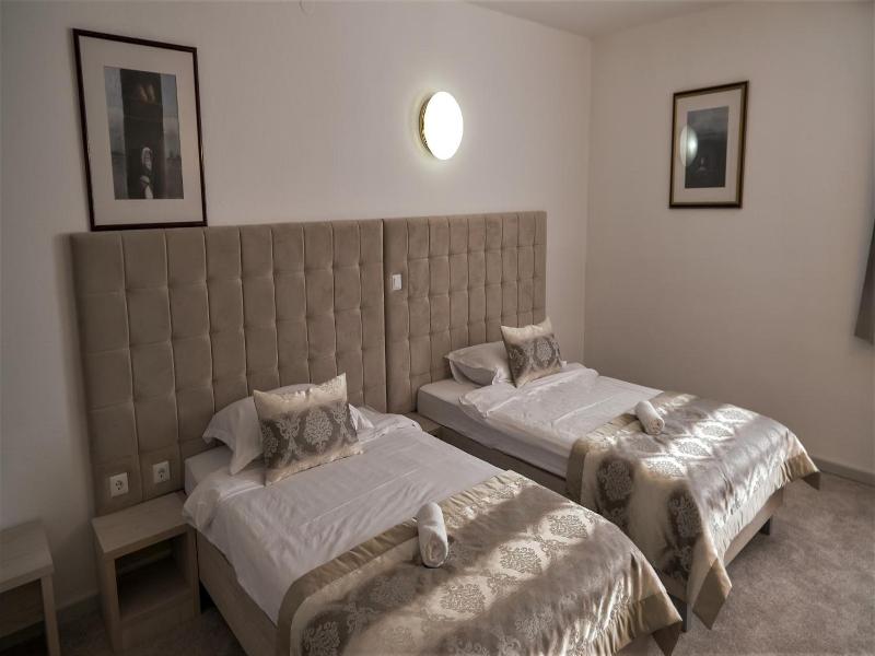 Hotel Consul image