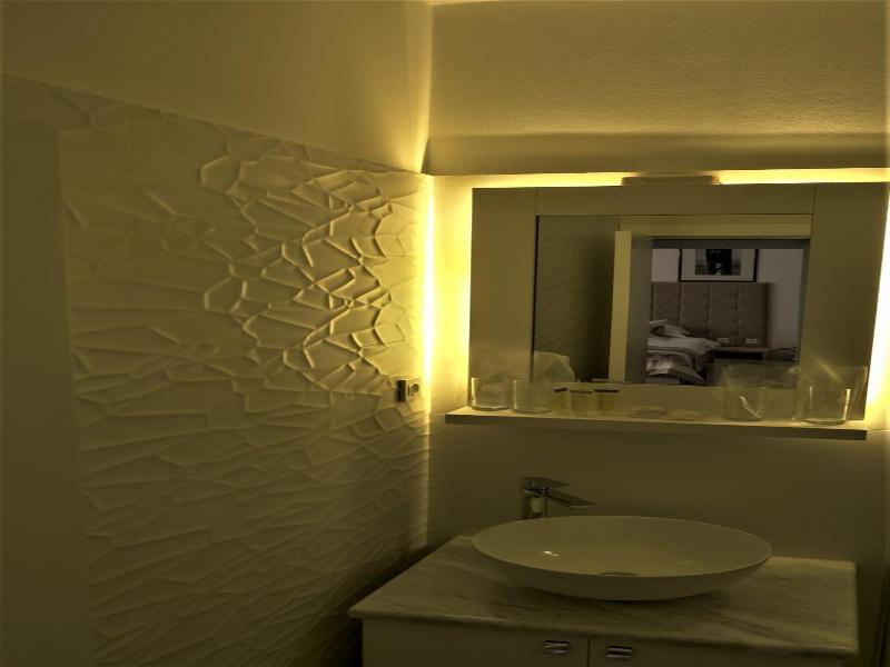 Hotel Consul image