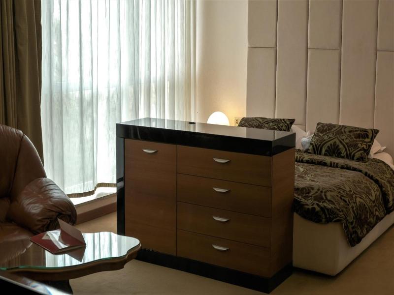 Hotel Consul image