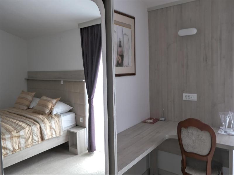 Hotel Consul image