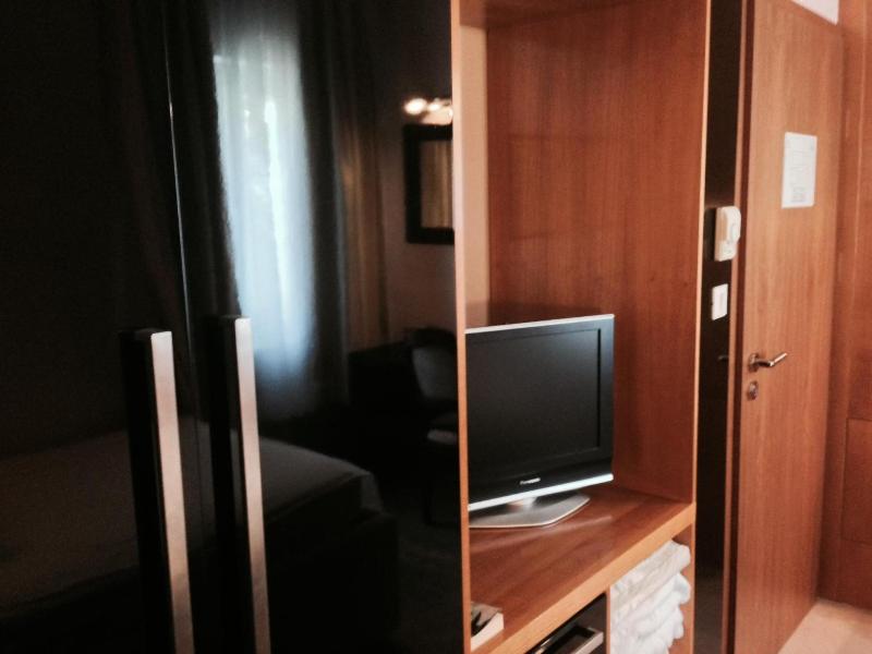 Hotel Consul image