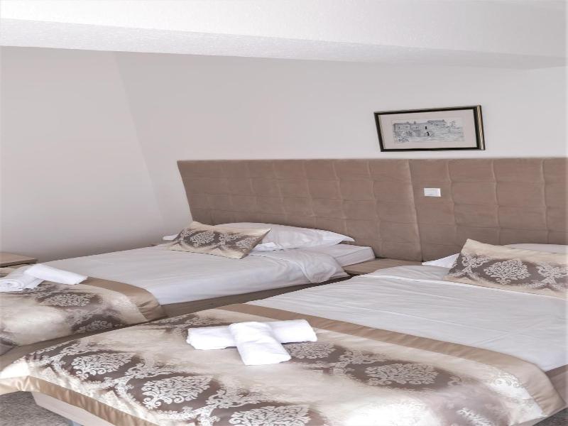 Hotel Consul image
