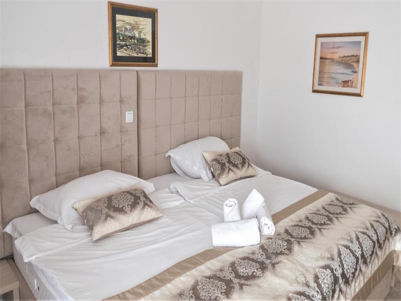 Hotel Consul image
