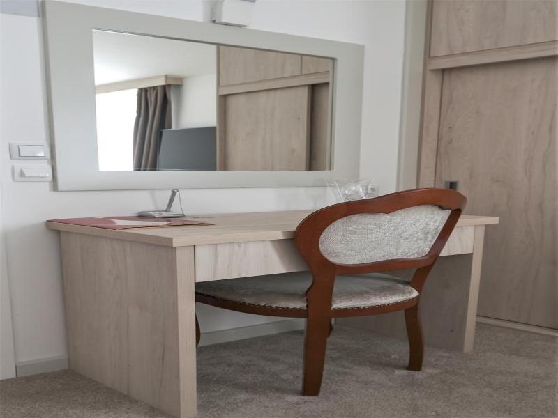 Hotel Consul image