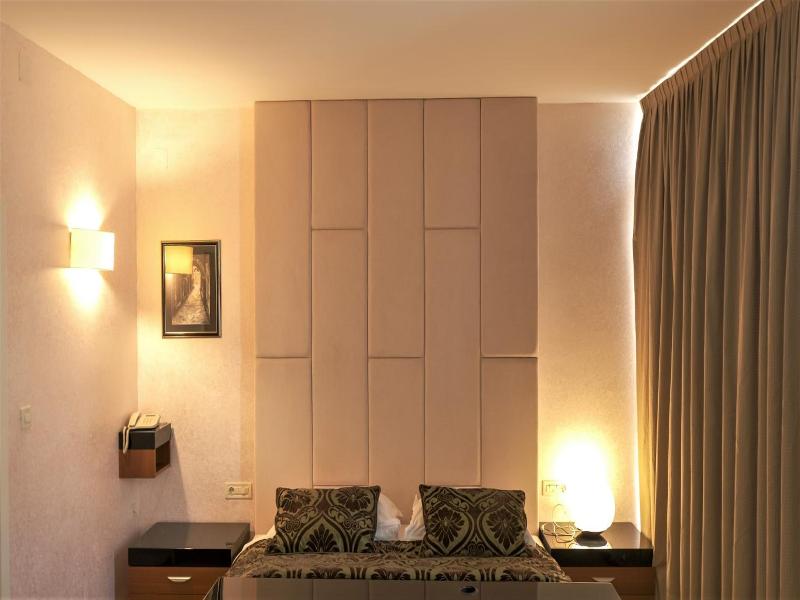 Hotel Consul image