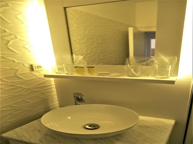 Hotel Consul image