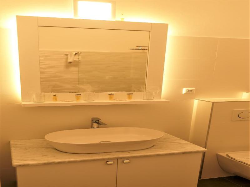 Hotel Consul image