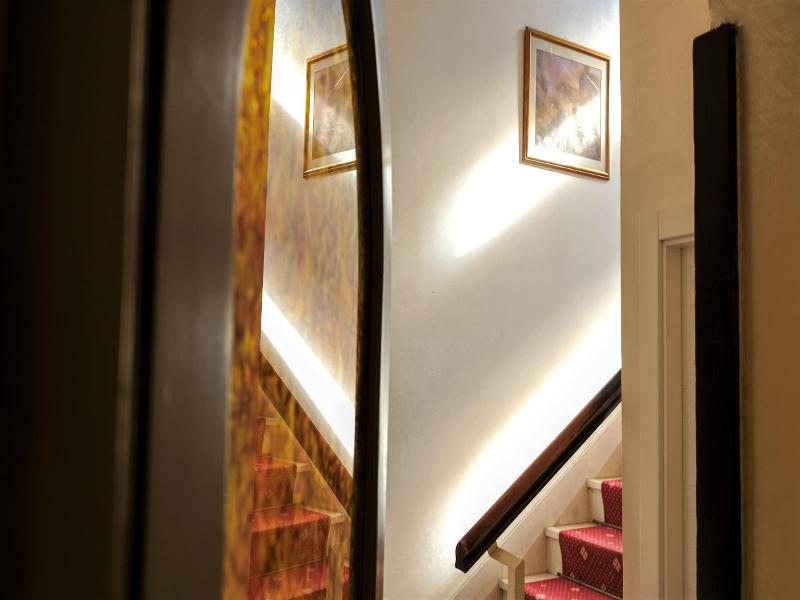 Hotel Consul image