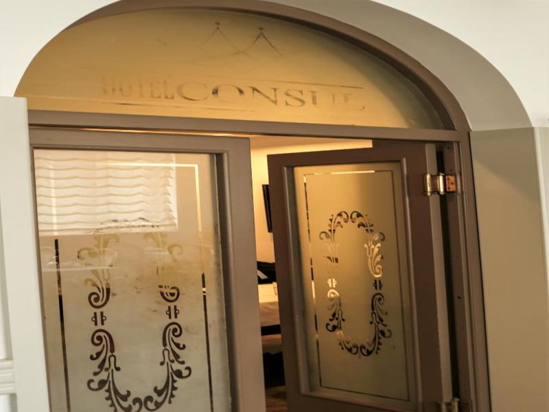 Hotel Consul image