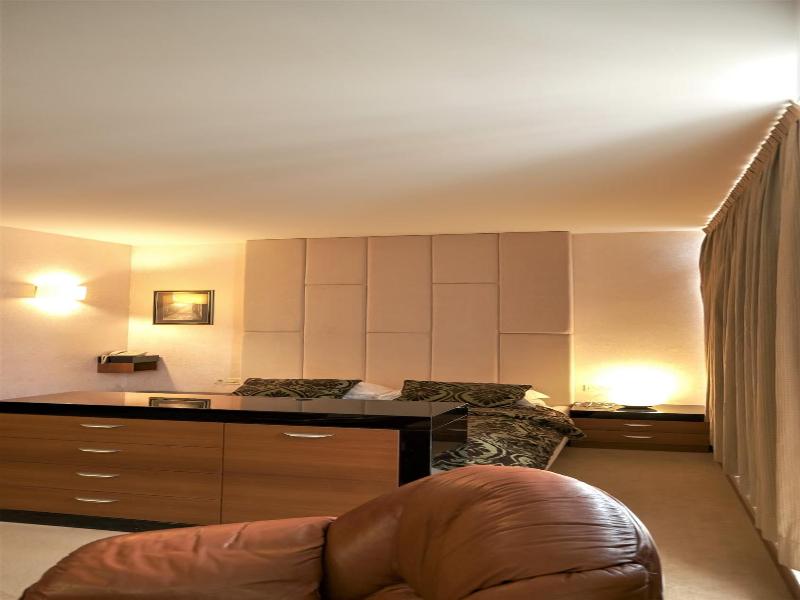Hotel Consul image
