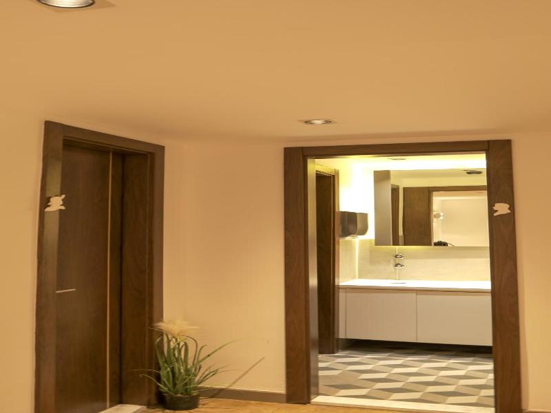 Hotel Consul image