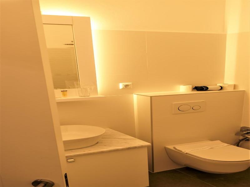 Hotel Consul image
