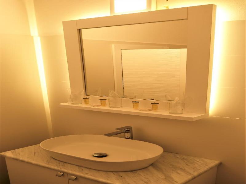 Hotel Consul image
