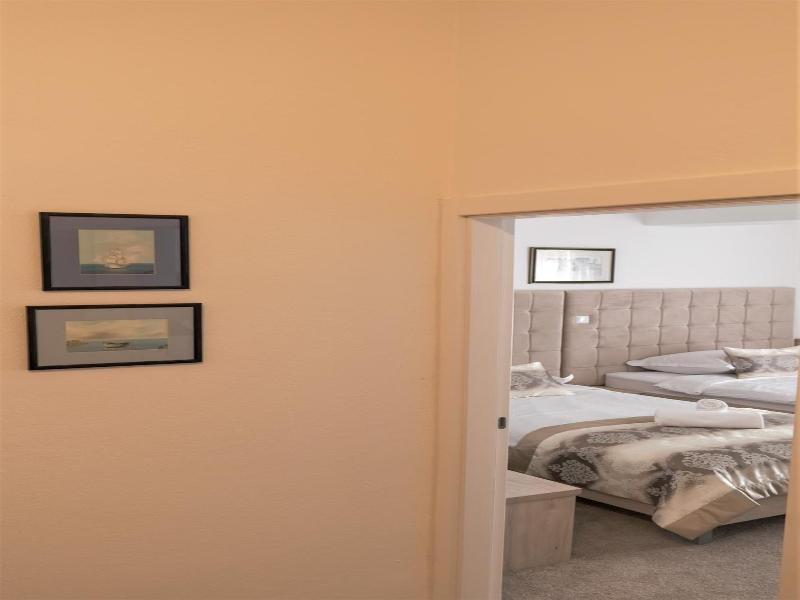 Hotel Consul image
