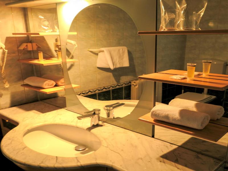 Hotel Consul image