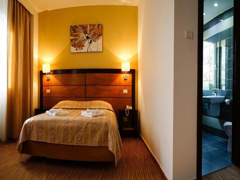 Hotel Criss image