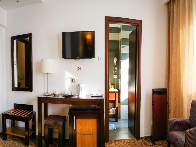 Hotel Criss image