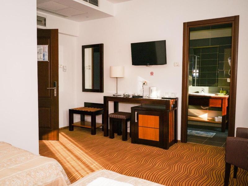 Hotel Criss image