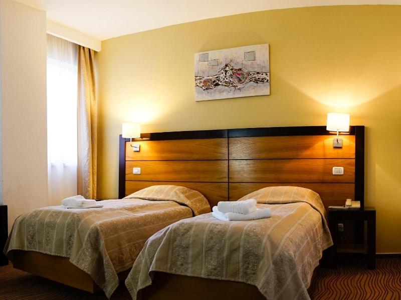 Hotel Criss image
