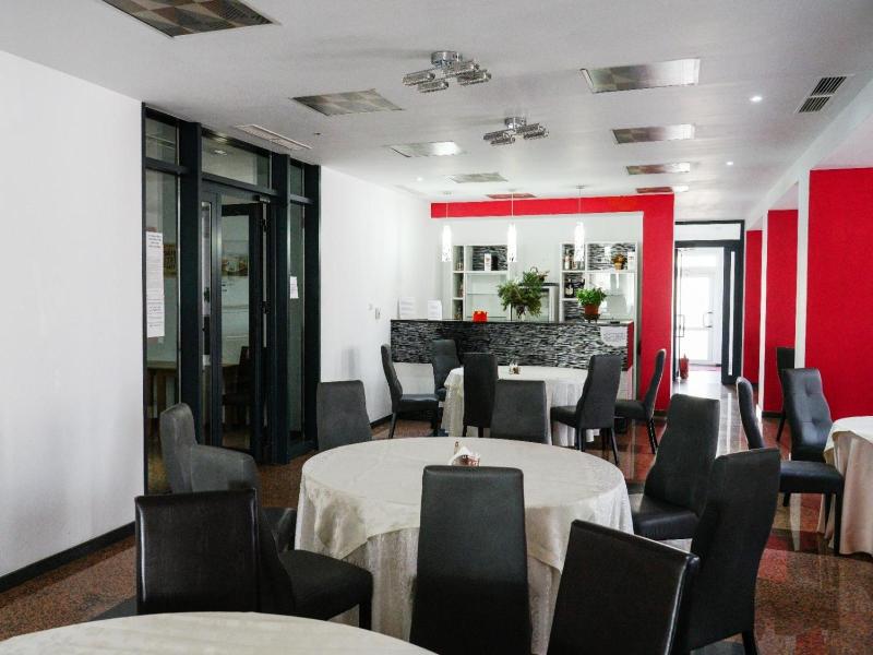 Hotel Criss image