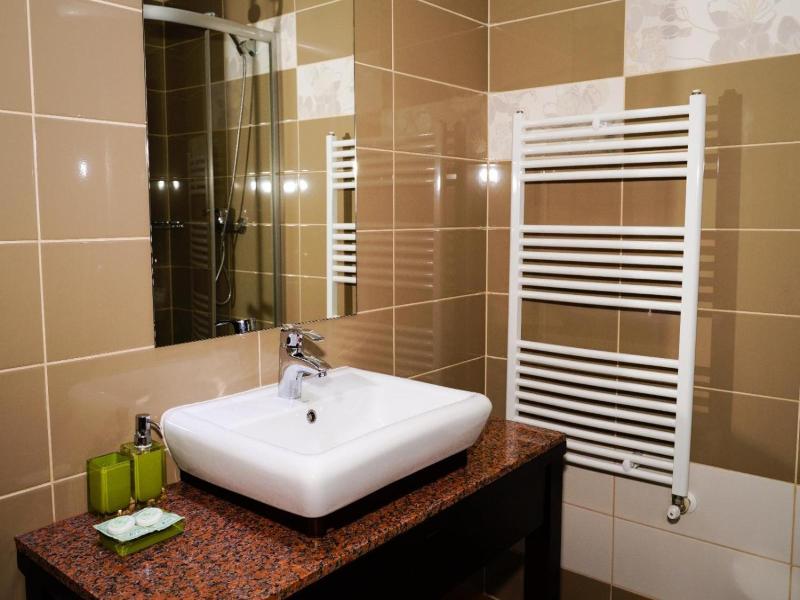 Hotel Criss image