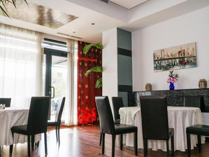 Hotel Criss image