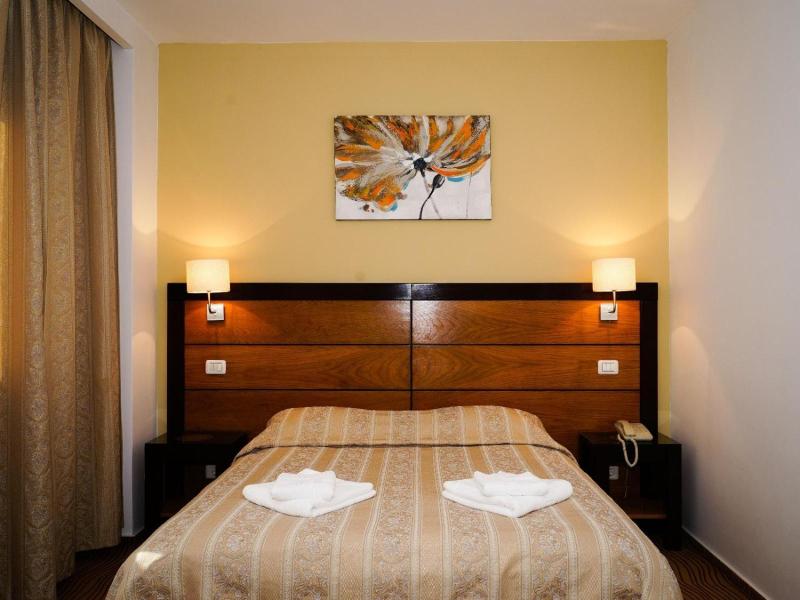 Hotel Criss image