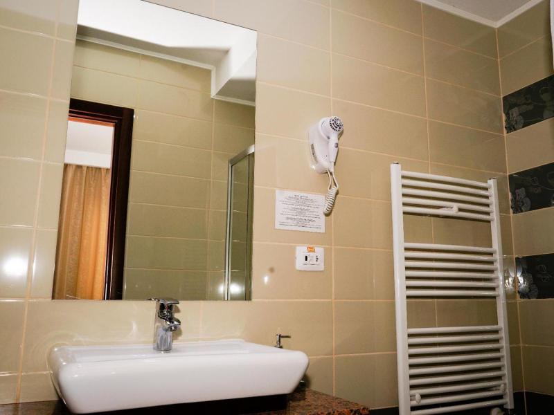 Hotel Criss image