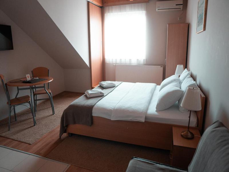 Hotel Topcider image