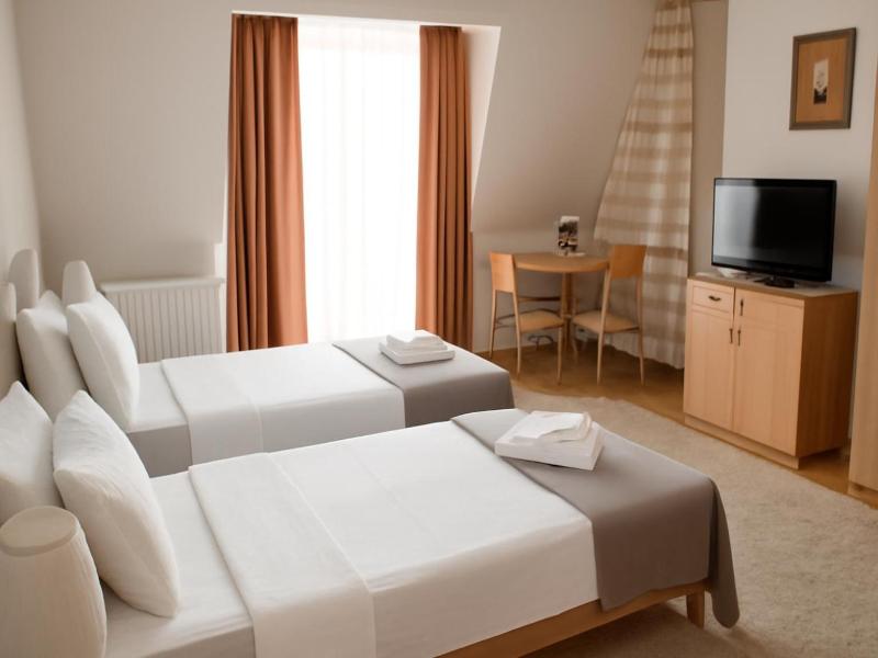 Hotel Topcider image
