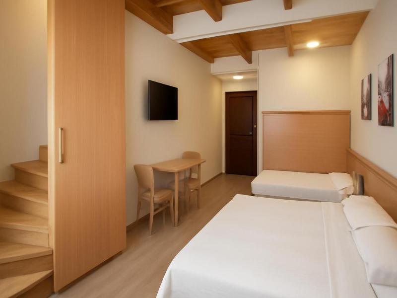 Hotel Topcider image