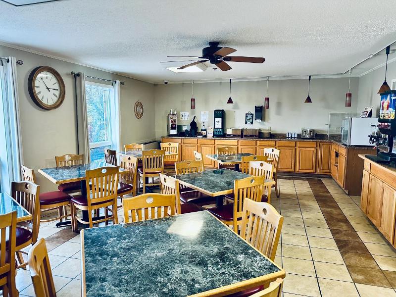 Ivey S Motor Lodge image