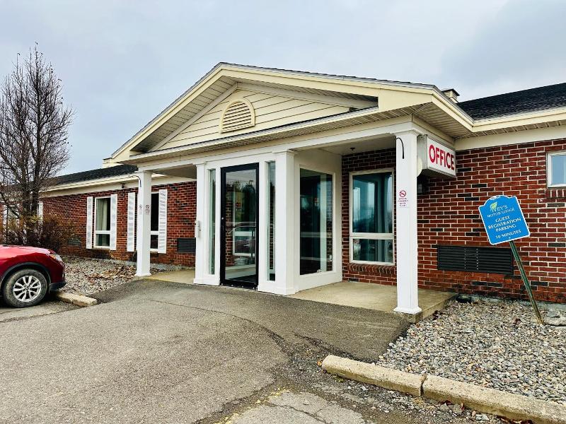 Ivey S Motor Lodge image